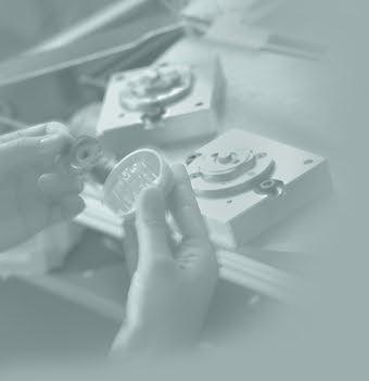 Wachsmodellbearbeitung und Gummiform