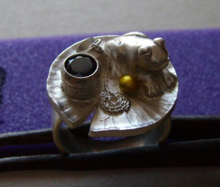 Frosch Seerose Front.jpg