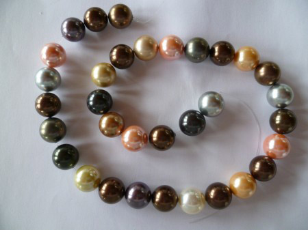 Muschelkernperle multicolor 14 mm Überlänge.JPG