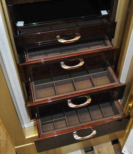 002.Luxus Tresor - Targo Safe - Schmuck Auszug.JPG