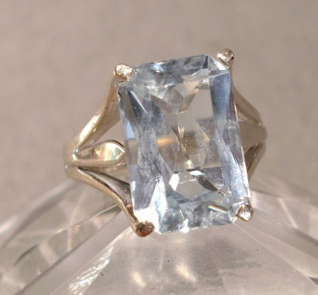 Aquamarinring 750 WG.jpg