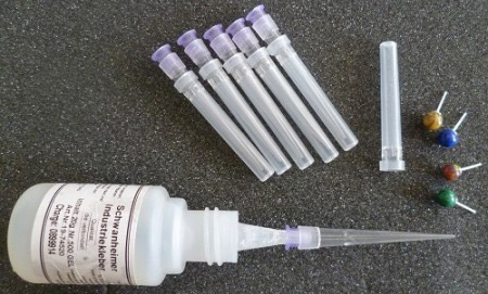 Kugelohrstecker Schritt 1 Kleberaufsatz entfernen und Micro-Kapillardüse  bzw. Feindosierspitze aufsetzen.JPG