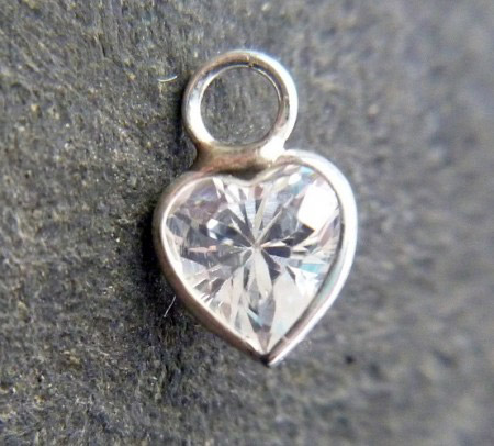 Zirkonia Charms Herz 4x4mm in 925 Silber mit Öse .JPG