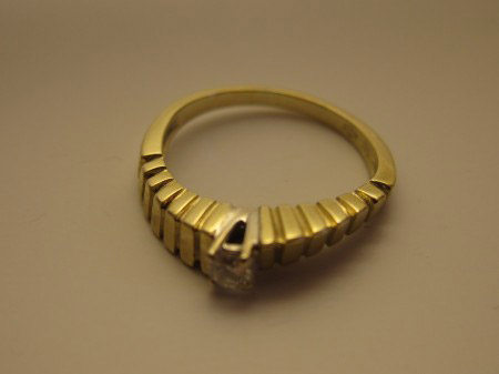 Goldring mit Diamant - Bitte um Wertschätzung