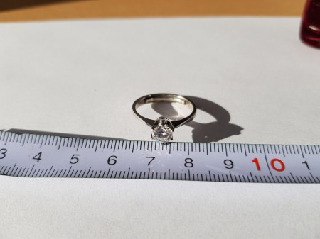 Ring mit Brilliant