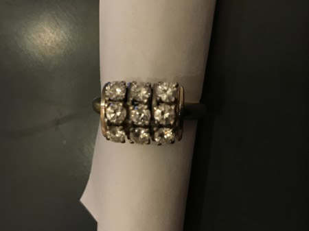 Ring mit 6 weissen Steinen 585