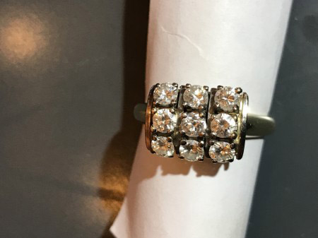 Ring mit 6 weissen Steinen 585