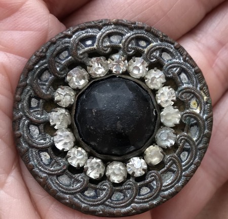 Schmuckstück im Garten gefunden