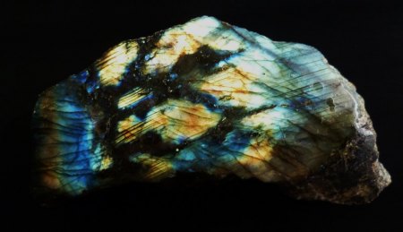 Fotoserie Mineralstufen, rohe Edelsteine in Matrix ...