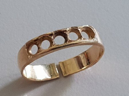 Alter Ehering und Diamanten