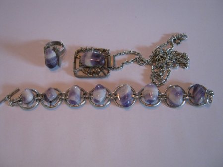 Modeschmuck mit unbekannten Steinen ( Amethyste?)