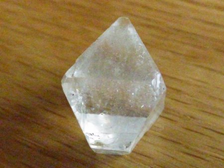 Fotoserie Mineralstufen, rohe Edelsteine in Matrix ...
