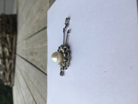 Schliesse aus 758 Weissgold mit Perle