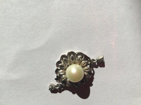 Schliesse aus 758 Weissgold mit Perle