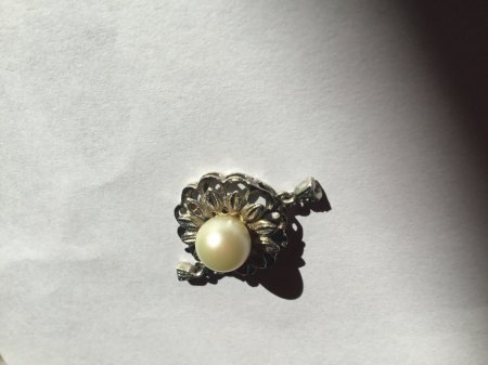 Schliesse aus 758 Weissgold mit Perle