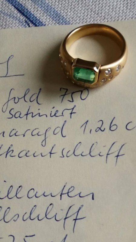 Goldener Smaragd-Brillant-Ring zu verkaufen