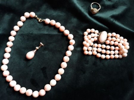 Bitte um Schätzung: Korallenschmuck und Gold