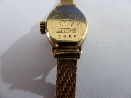 Bergana Damenuhr funktioniert aus 585 Gelbgold