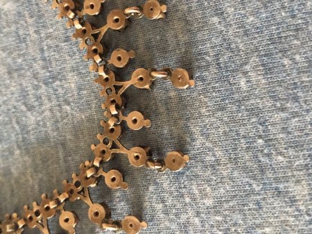 Wie alt ist dieses Granat collier?