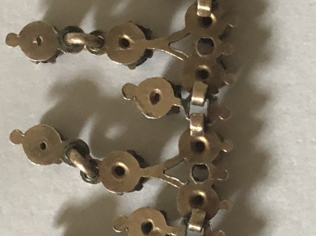 Wie alt ist dieses Granat collier?