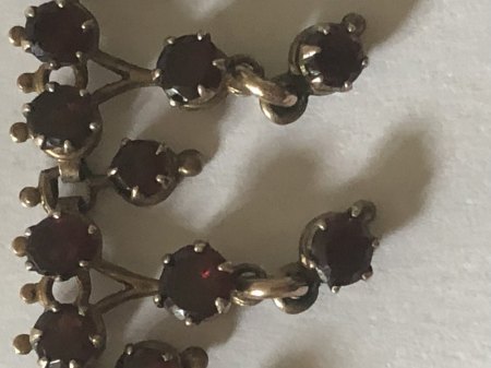 Wie alt ist dieses Granat collier?