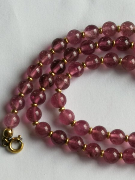 Ich biete eine rosa Kette 😉