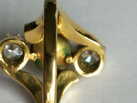 Ich biete einen 750er Ring mit 2 Diamanten und 1 Zuchtperle