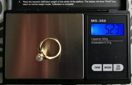 Ich biete einen 750er Ring mit 2 Diamanten und 1 Zuchtperle