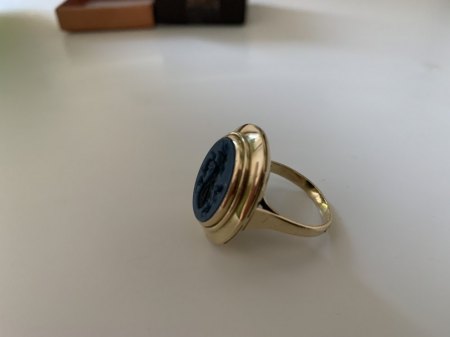 Siegelring mit der Bitte um Schätzung