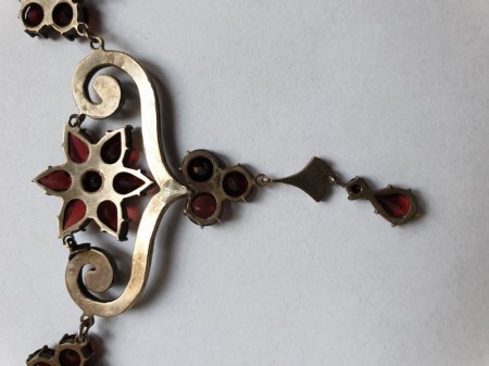 Granat oder Glas? Echtheit prüfen