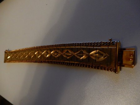 Kann jemand bei den Fotos der Punzierung etwas erkennen?