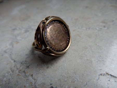 Kann jemand bei den Fotos der Punzierung etwas erkennen?