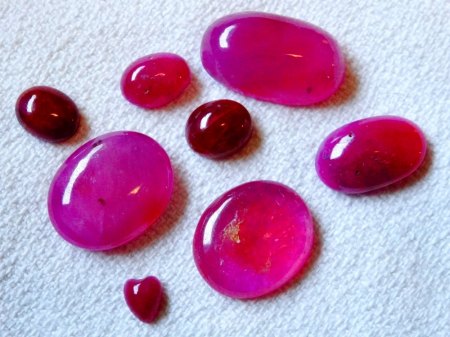 Rubin-Cabochon Lot mit Herz - 64 Carat - zu verkaufen