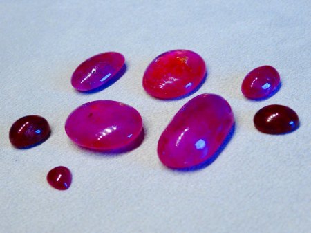 Rubin-Cabochon Lot mit Herz - 64 Carat - zu verkaufen