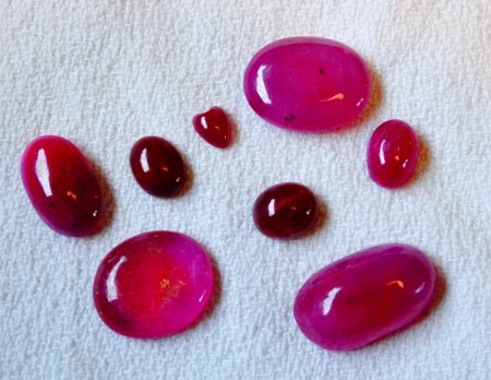 Rubin-Cabochon Lot mit Herz - 64 Carat - zu verkaufen