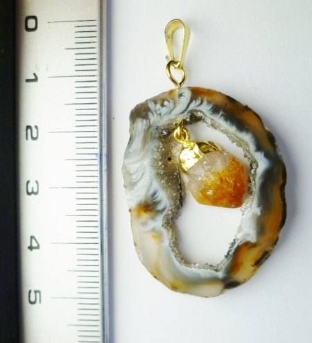 Verkaufe Anhänger Achatgeode Querschnitt mit Citrin 10,- € Modellnr. 7