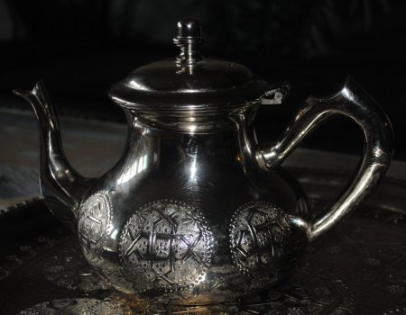 arabische Punze auf Teeservice