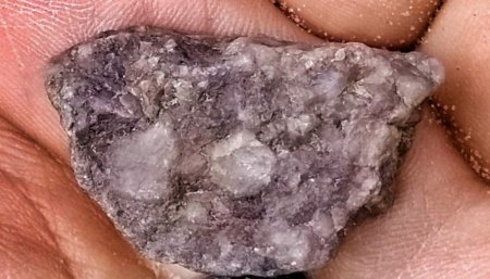 Fotoserie Mineralstufen, rohe Edelsteine in Matrix ...