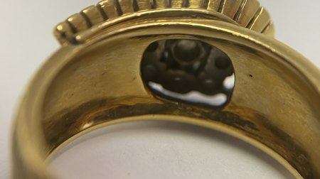Alter Goldring mit 9 Diamanten