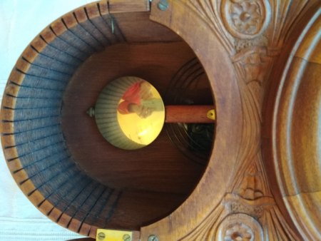 Wanduhr mit Schlagwerk