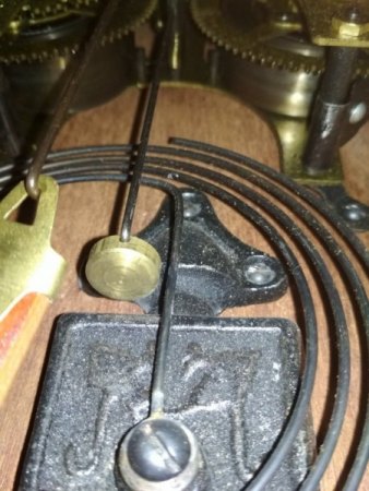 Wanduhr mit Schlagwerk