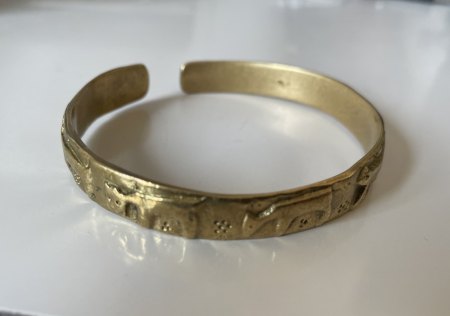 Messing-Armreif aus Südamerika? Punze unleserlich!