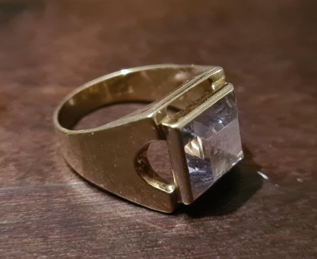 333 Goldring mit unbekanntem Stein
