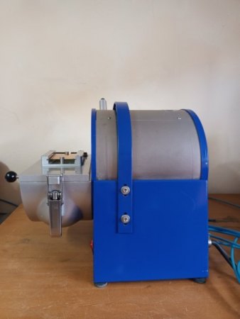 Verkaufe LUKADENT (Indutherm) MC15 Vakuum-Druckgussgerät incl. Wasserkühlung, Oil-Less Piston Vakuum-Pumpe 7000€