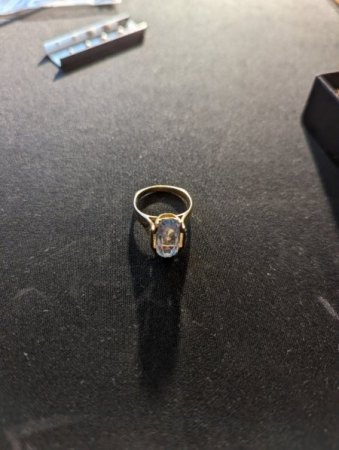 Halskette 750 sowie Ring 585 mit bläulichem Stein 585 Gold Ring mit brilliant