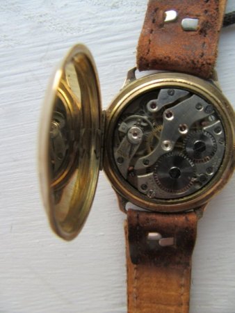 Unbekannte Uhr - wer weiß was dazu