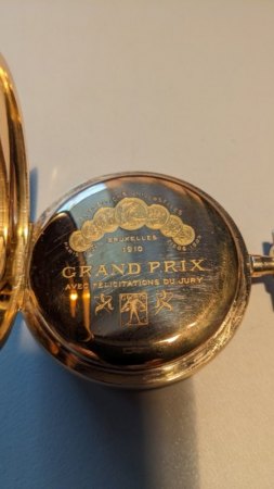 kennt jemand das Logo auf der Taschenuhr?