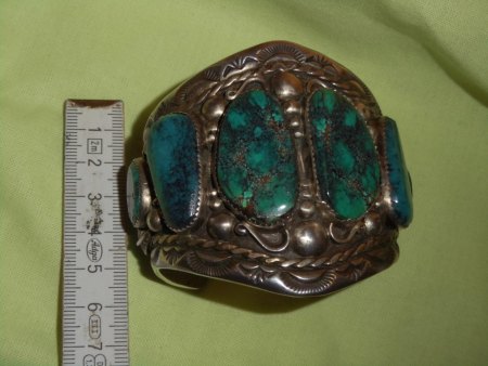 Bitte um Bewertung von 30 Jahre altem Navajo Armreif aus Silber mit Türkisen