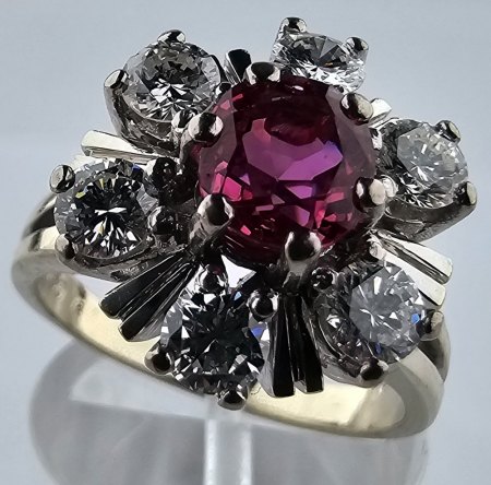 Rubin Ring mit Diamanten in 750er Gold