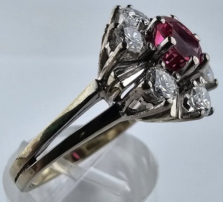 Rubin Ring mit Diamanten in 750er Gold